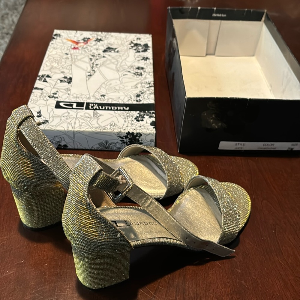 CL by Laundry “Jody” twilight fab sparkling champagne chunk heels NWT